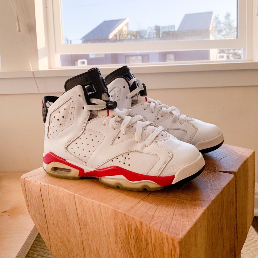 Jordan 6 - Picture 3 of 3